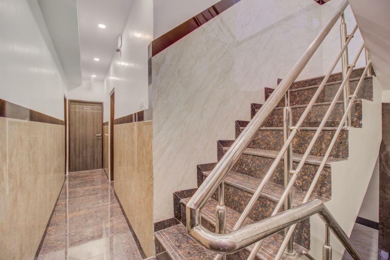 מומביי Oyo 42009 Hotel A One Suite מראה חיצוני תמונה