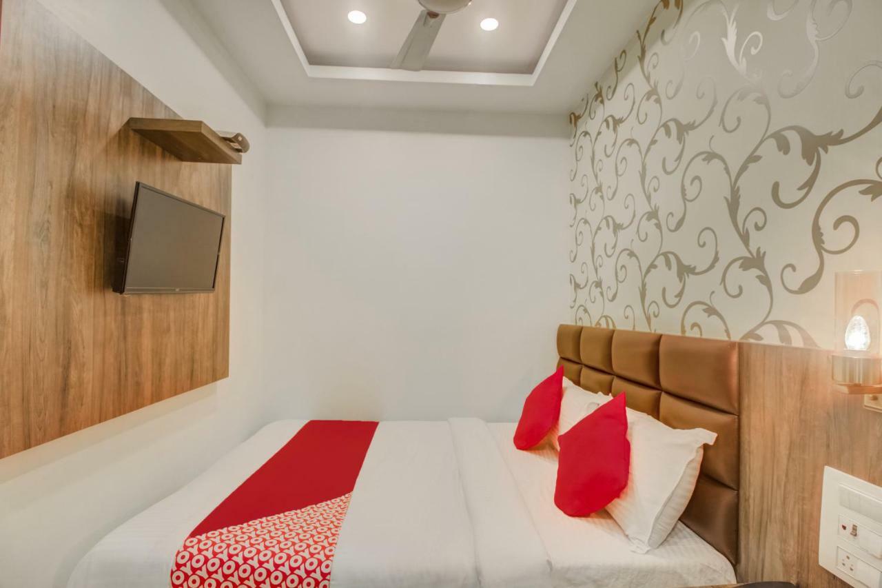 מומביי Oyo 42009 Hotel A One Suite מראה חיצוני תמונה